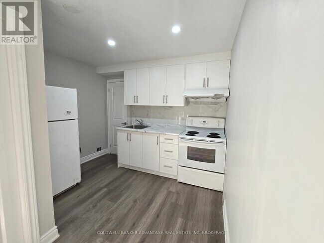 Photo du bâtiment - 936 E Main St