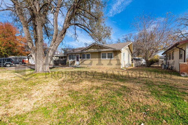 Building Photo - 3408 S Hiram Ave