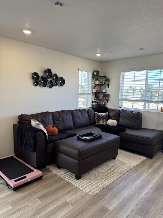 Building Photo - 10339 Vaughn Way