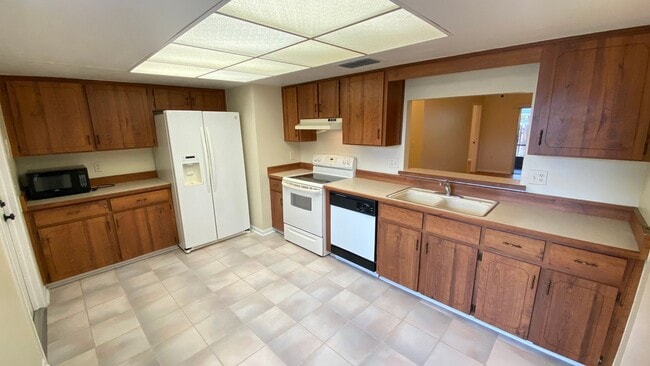 Foto del edificio - 3 Bedroom, 2 Bath Single-Family Home Near ...