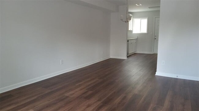 Building Photo - 2156 Park Terrace