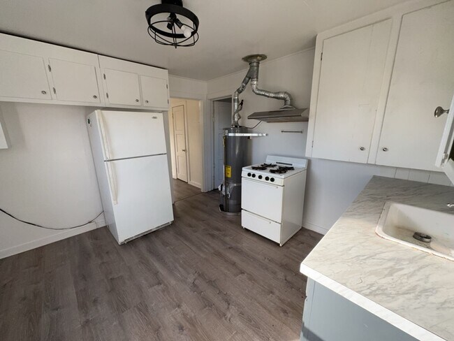 Building Photo - 207-209 Ash [PRM: Renee]