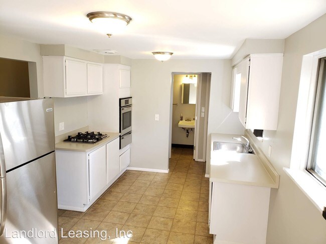 Building Photo - 4 br, 1.5 bath House - 805 Rosewood Drive
