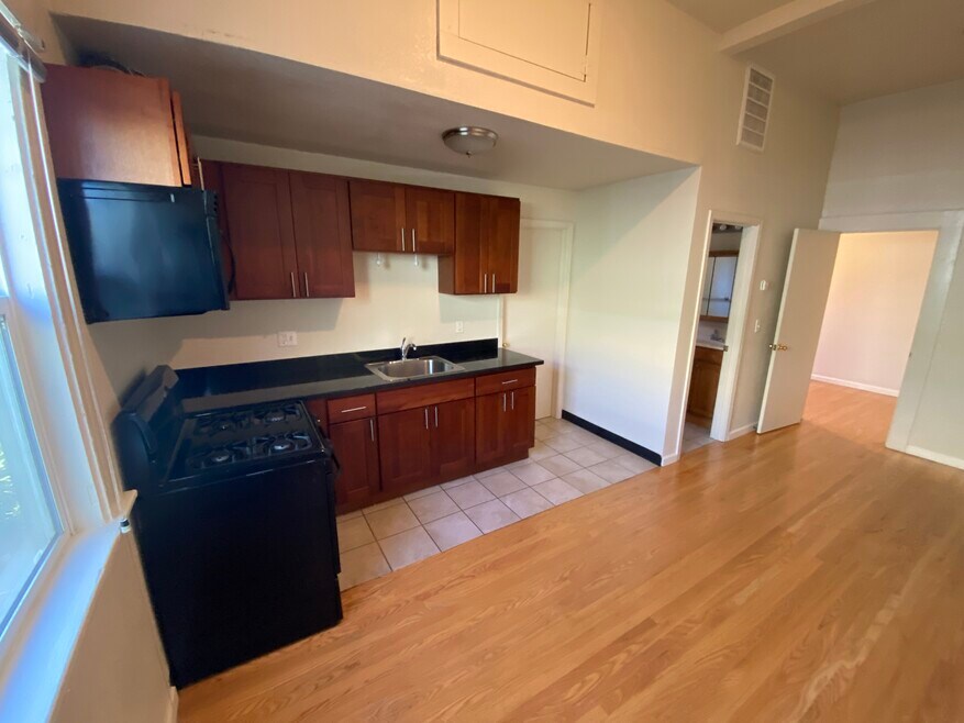 2222 Dwight Way