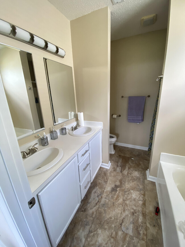 Master Bathroom - 100 Clovis Cir