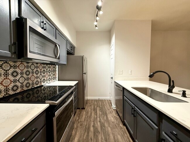 Building Photo - Tramor at the Oaks Apartments