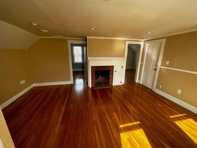 Foto del edificio - 3 1/2 Mayflower Pl