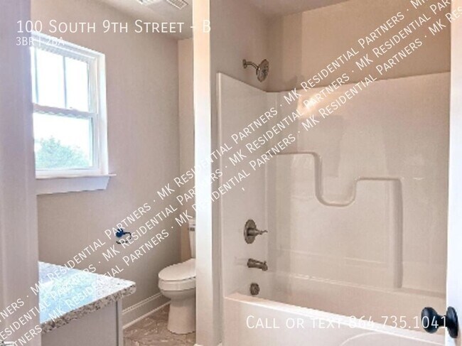 Foto del edificio - 100 S 9th St