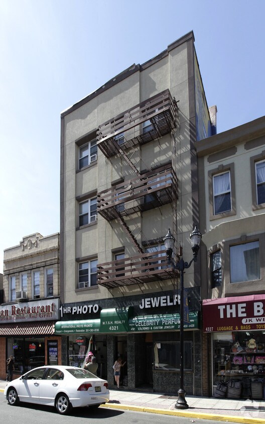 Foto principal - 4321-4323 Bergenline Ave