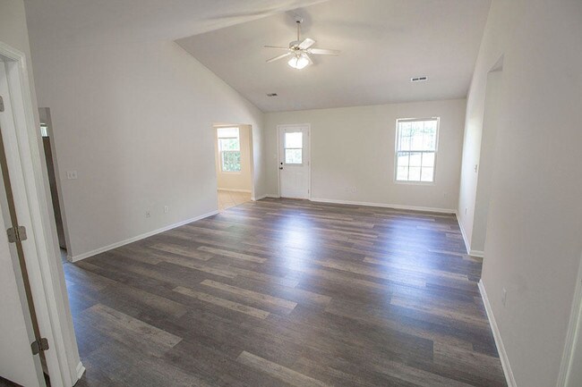 Building Photo - 1603 Smiley Ln