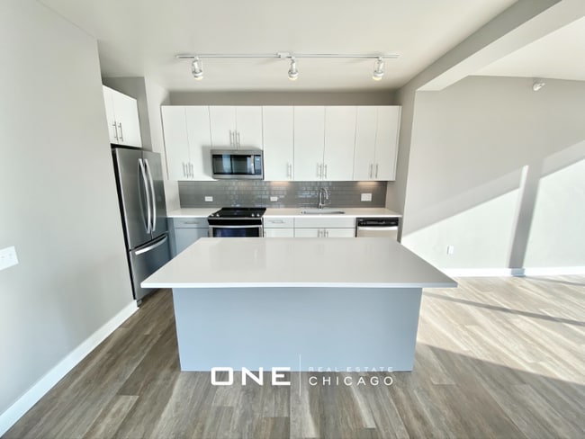 Photo - 501 N State St Apartment