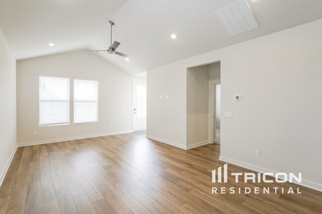 Building Photo - 7000 Park Knoll Dr