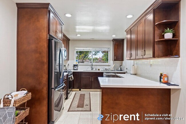 Building Photo - 1368 Yosemite Dr