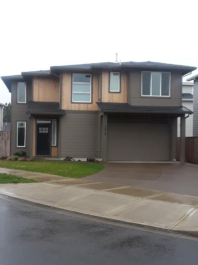 1804 N Page Ct, Newberg, OR 97132 House Rental in Newberg, OR
