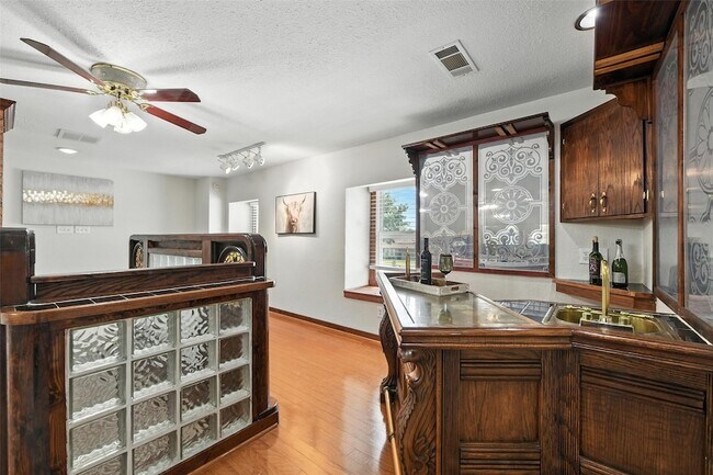 Foto del edificio - 1323 Dublin St