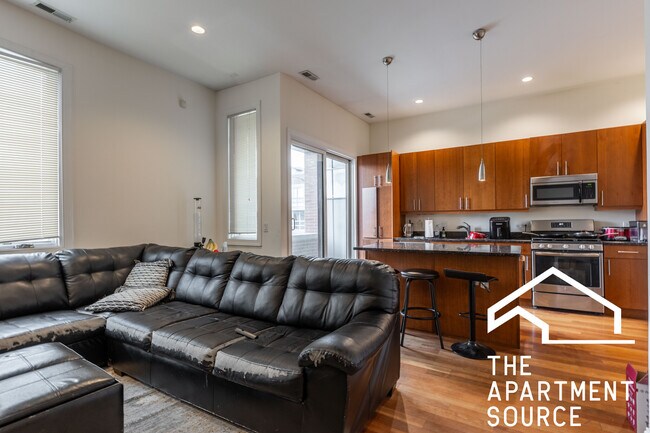 Foto del edificio - 1354 W Augusta Blvd