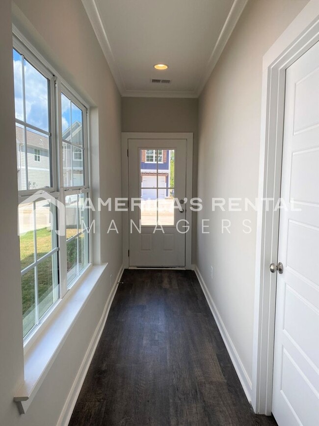 Foto del edificio - 216 Creek Run Way