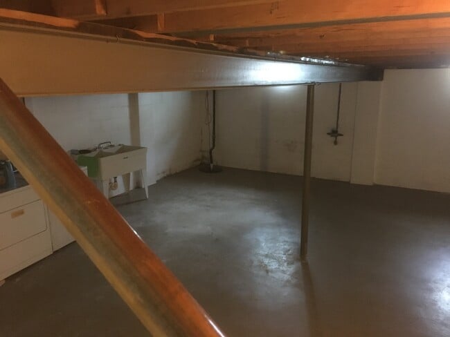 Building Photo - 5876 Mall View Ct