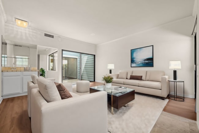 Building Photo - Tarzana Townhome – 2BR/2.5BA + Community P...