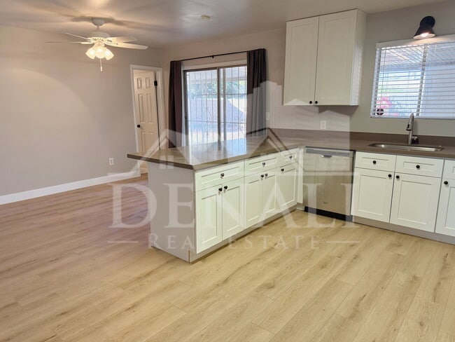 Foto del edificio - 1220 W Romo Jones St