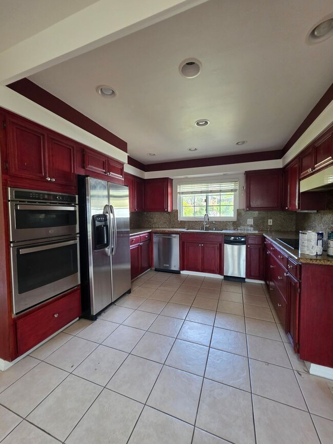 Building Photo - 6437 Elmhurst Dr
