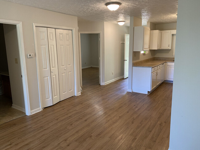 Building Photo - Laurel Lane Unit A