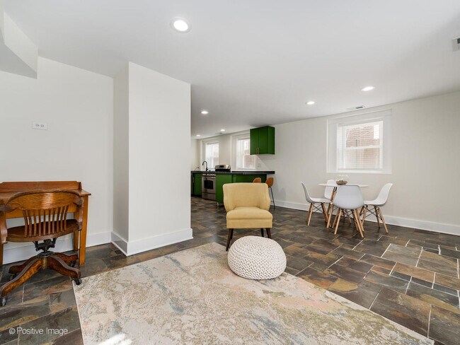 Foto del edificio - 3750 W Cortland St