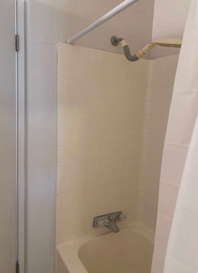 Building Photo - 644 S Shasta Ave