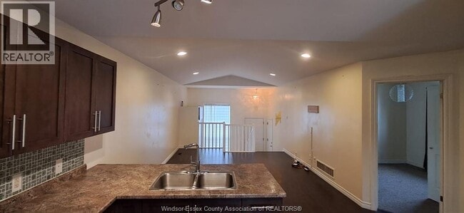 Building Photo - 3198 Seville Ave