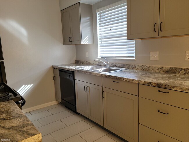 Building Photo - 3 br, 2 bath House - 8176 Old English Dr
