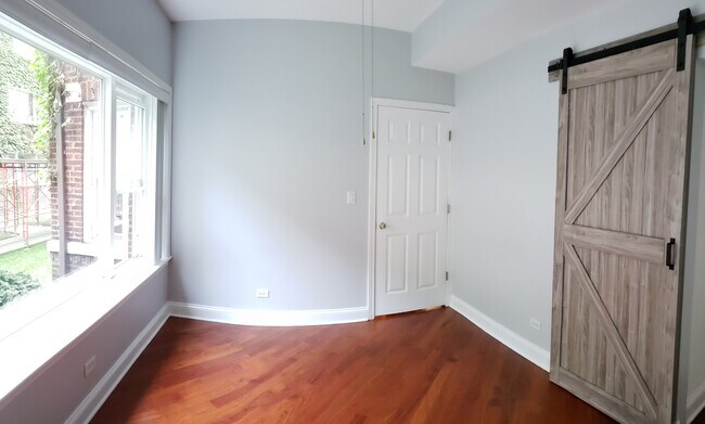 Bedroom with Barn Closet Door 11'x9' - 4648 N Saint Louis Ave