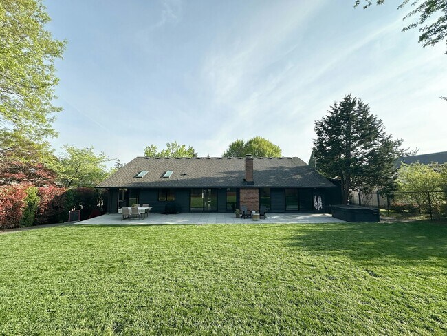 Foto del edificio - 1427 Greentree Cir