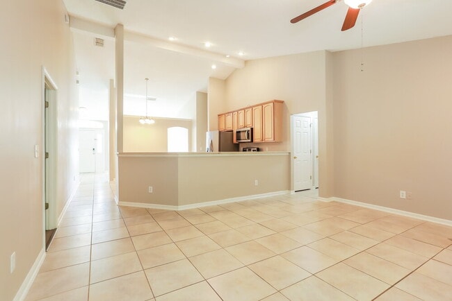 Building Photo - 2171 S Cranbrook Ave