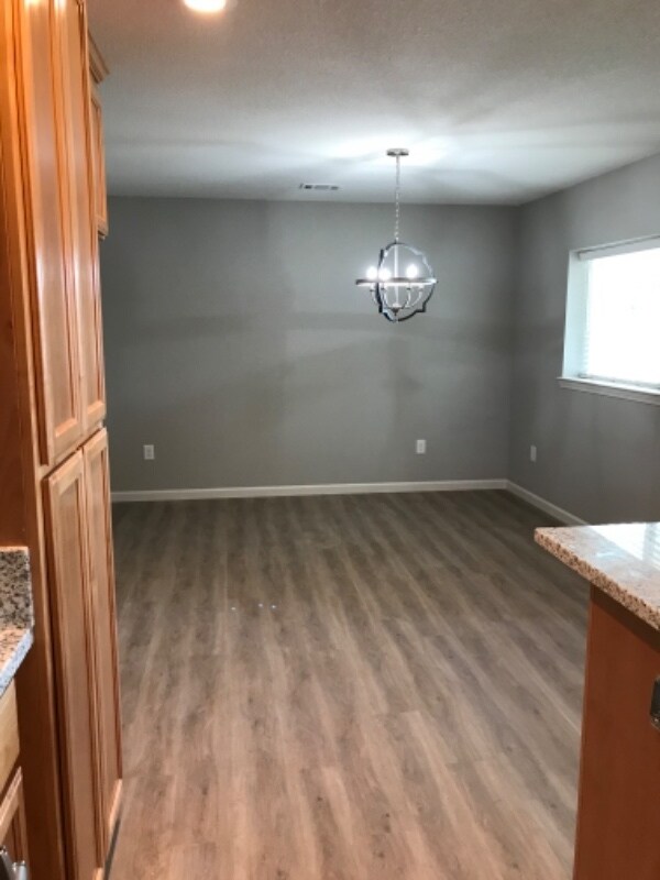 Foto del edificio - 7730 Crane Rd