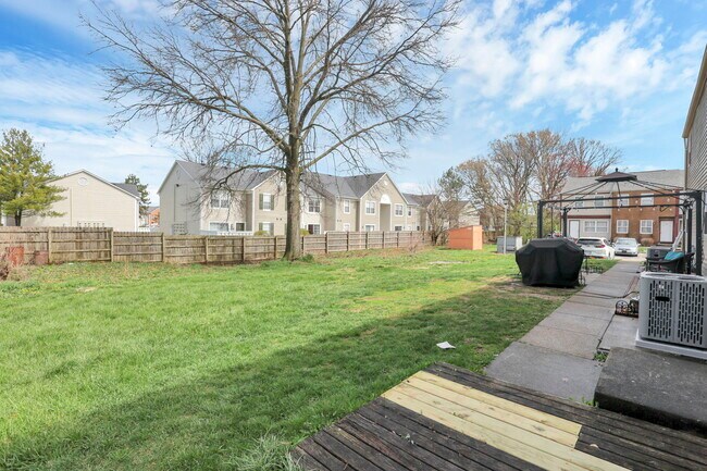 Building Photo - 2562 Sandbury Blvd
