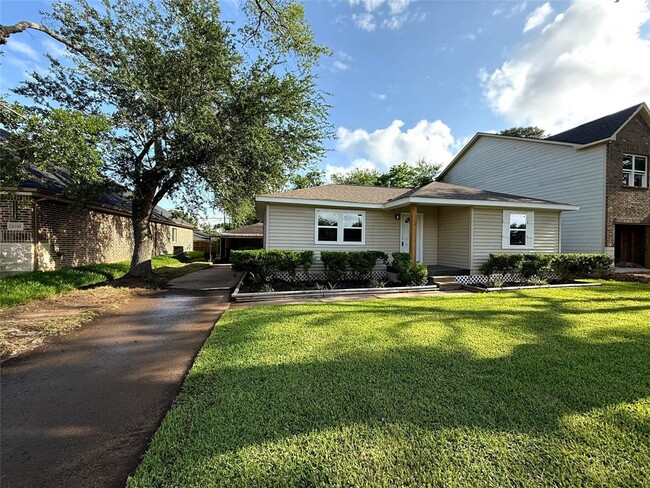 Foto del edificio - 8113 Tavenor Ln