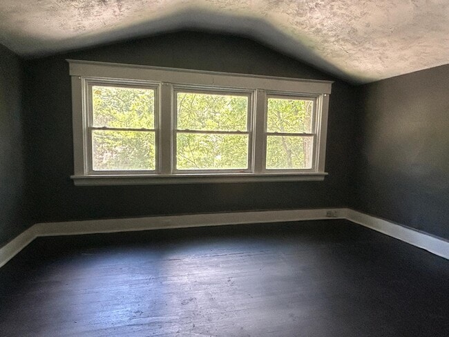 Building Photo - 1023 Kingston Pl