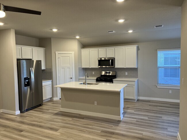 Building Photo - 404 Coda Xing