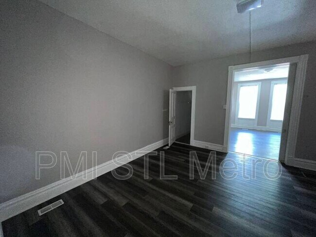 Foto del edificio - 2122 Chippewa St