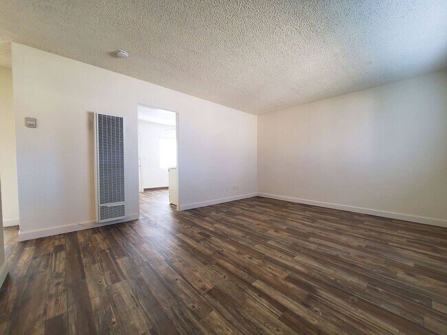 Building Photo - Rosewood Villas: 2 Bedrooms, 1 Bathroom - ...
