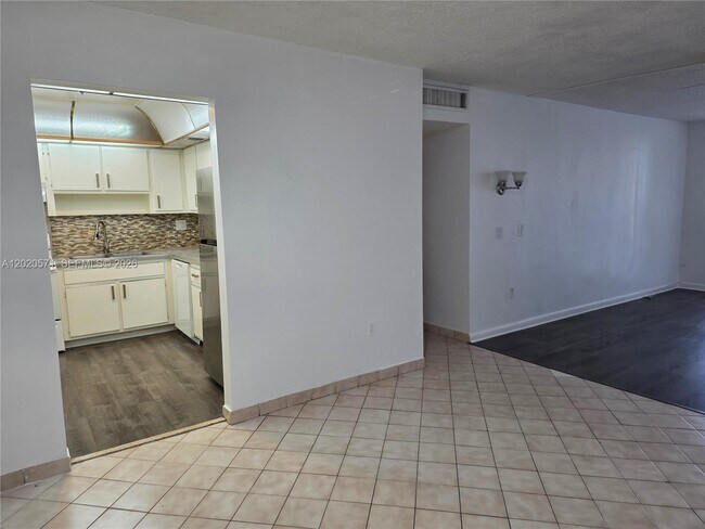 Foto del edificio - 14150 SW 84th St