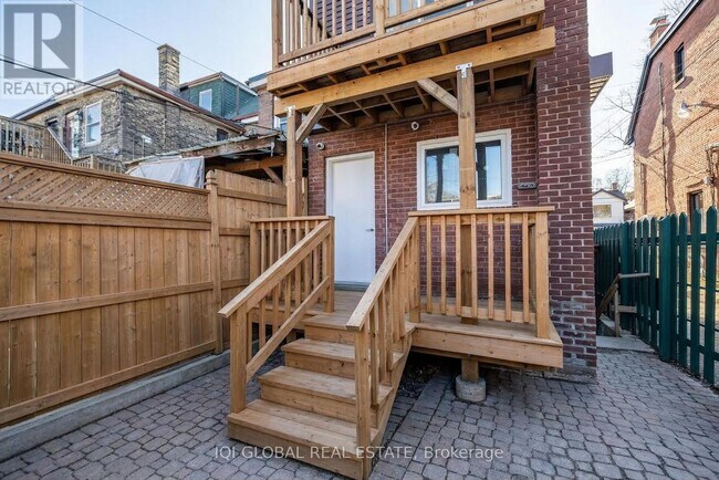 Photo du bâtiment - 633 Ossington Ave