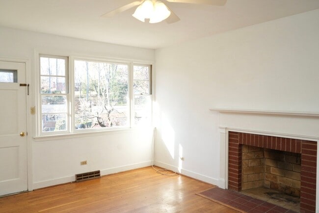 Building Photo - 240 Old Lynchburg Rd - Great Location