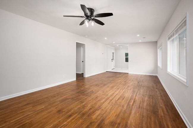 Foto del edificio - 205 W Drake Ave