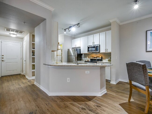 Interior Photo - Riachi at One21