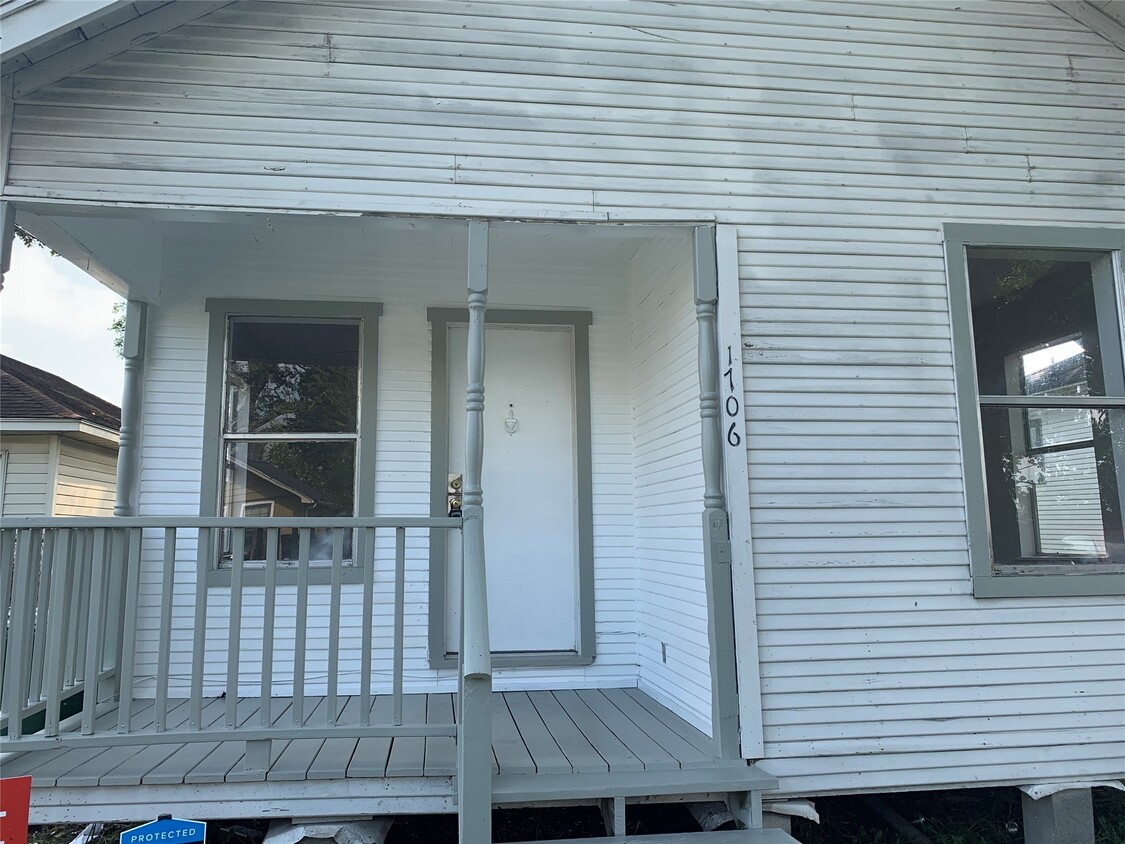 Primary Photo - 1706 Wipprecht St