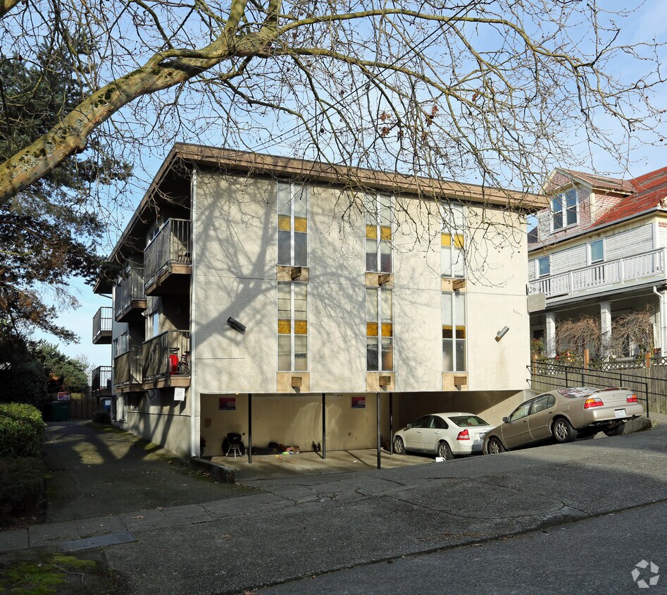 Building Photo - Francis I