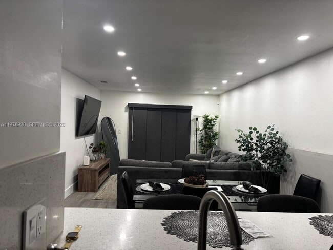 Foto del edificio - 8036 NW 41 Ct