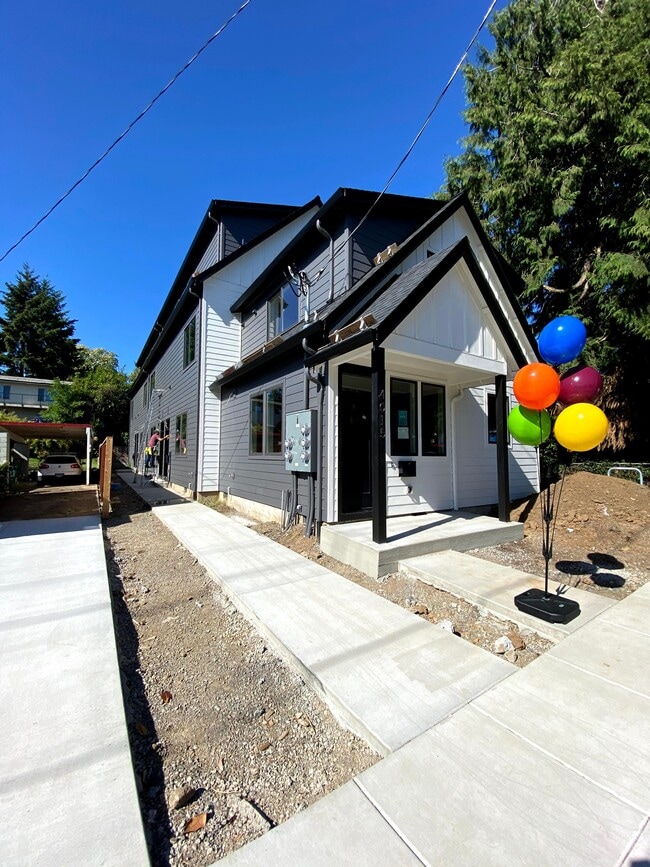 Building Photo - 4021 SE Gladstone St