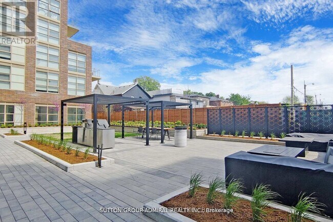 Building Photo - 1787 St Clair Ave W